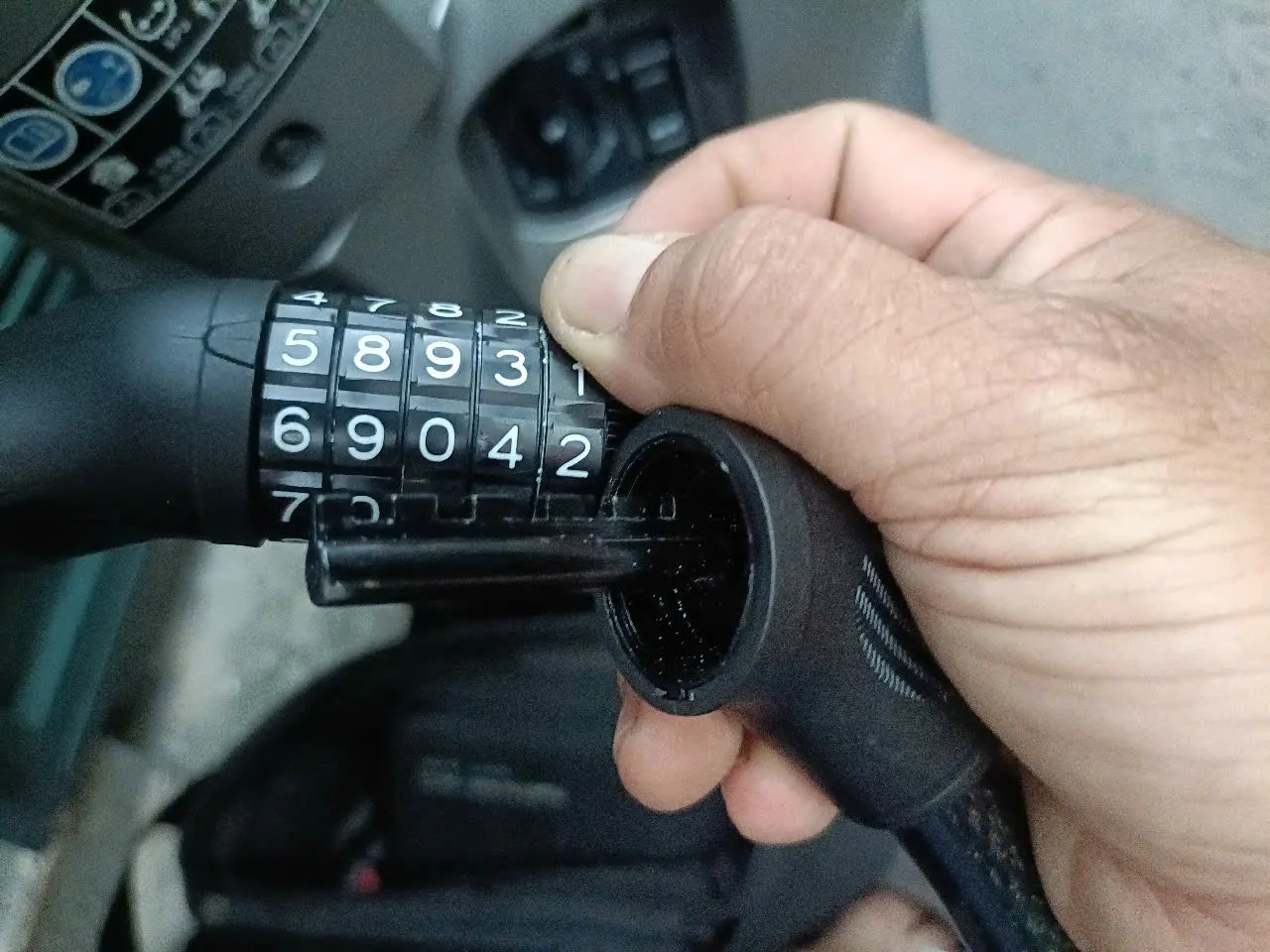 Tay cầm ổ khóa dây mã số dùng cho xe máy