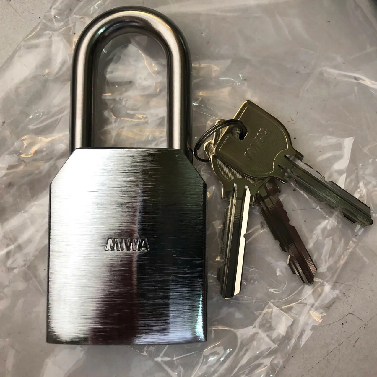 Ổ khóa inox và bộ chìa mới
