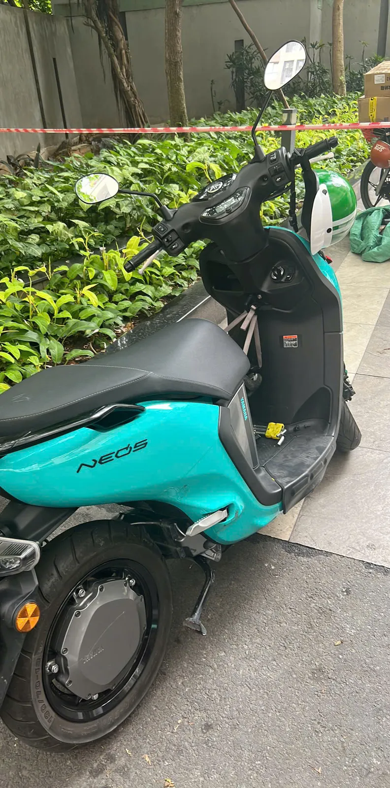 Thay ổ khóa xe điện: xe máy điện Yamaha NEO'S màu xanh ngọc