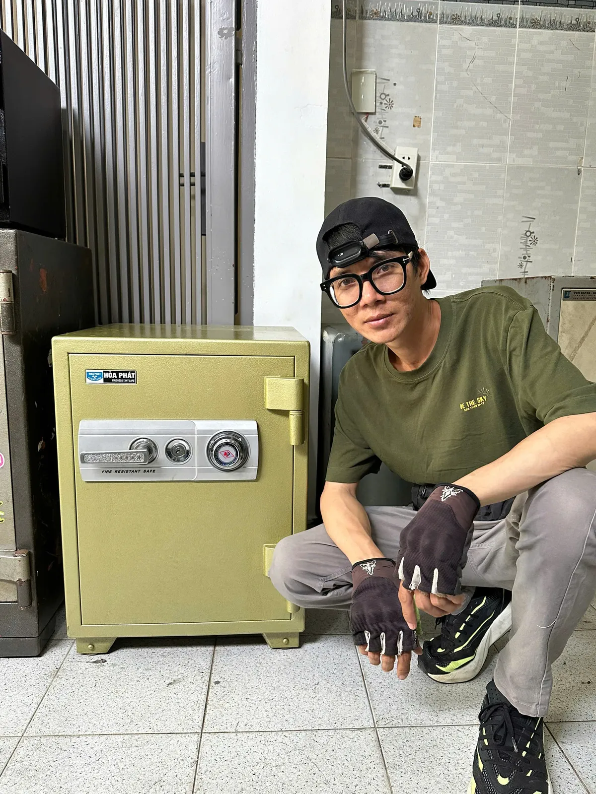 Thợ bên két sắt Hòa Phát cỡ nhỏ