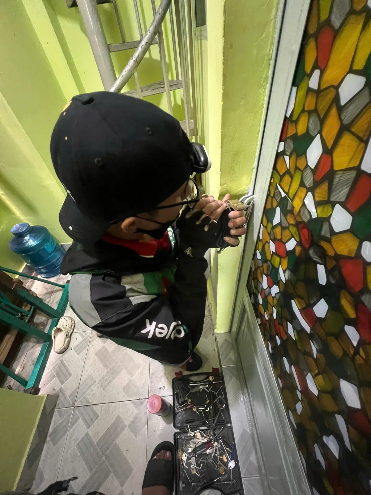 Thợ mở khóa cửa nhôm kính